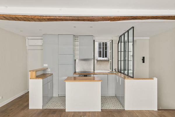 Rue Chapon - Duplex rénové et climatisé au coeur du Marais - PARIS