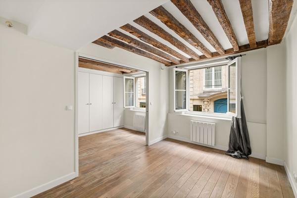 Rue Chapon - Duplex rénové et climatisé au coeur du Marais - PARIS
