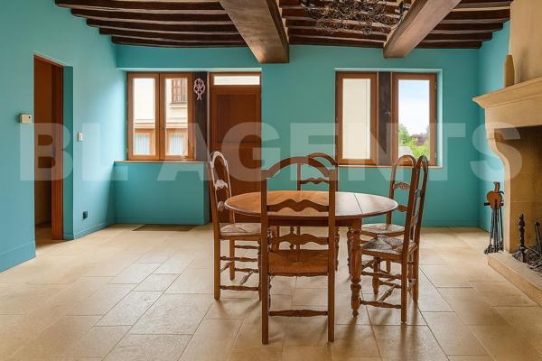 Magnifique manoir de plus de plus de 215 m² avec salle des fêtes et dépendances.