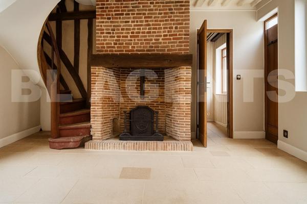 Magnifique manoir de plus de plus de 215 m² avec salle des fêtes et dépendances.