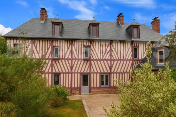 Magnifique manoir de plus de plus de 215 m² avec salle des fêtes et dépendances.