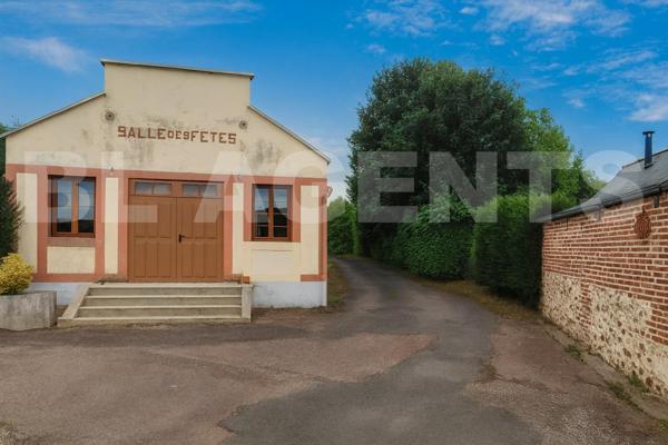 Magnifique manoir de plus de plus de 215 m² avec salle des fêtes et dépendances.