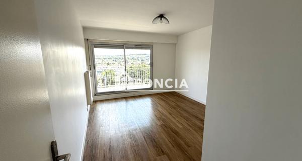 Location Appartement 3 pièces 80.7 m² - Viroflay 78220