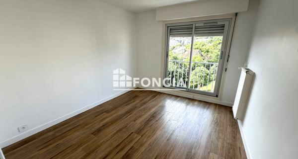 Location Appartement 3 pièces 80.7 m² - Viroflay 78220