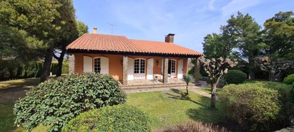 BELLE VILLA DE CARACTERE PLAIN PIED AVEC TERRAIN CONSTRUCTIBLE