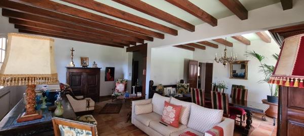 BELLE VILLA DE CARACTERE PLAIN PIED AVEC TERRAIN CONSTRUCTIBLE