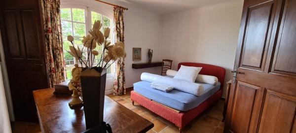 BELLE VILLA DE CARACTERE PLAIN PIED AVEC TERRAIN CONSTRUCTIBLE