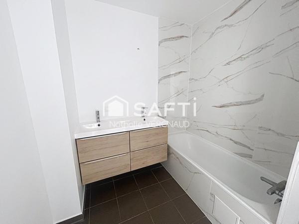 BEL APPARTEMENT LUMINEUX ET TRAVERSANT