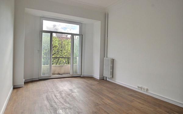 Appartement à louer    3 pièces • 86,36 m2 Marseille 6