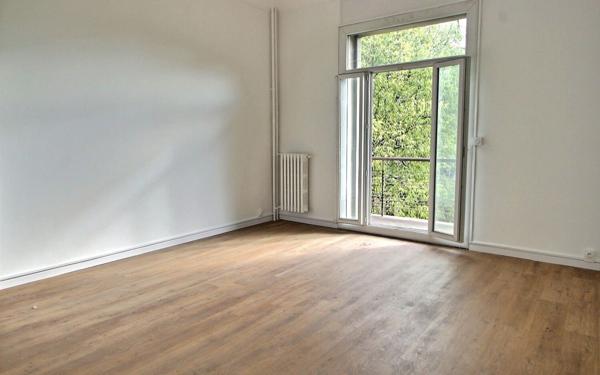 Appartement à louer    3 pièces • 86,36 m2 Marseille 6