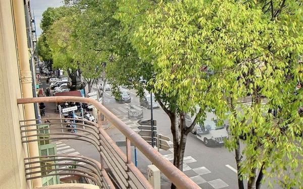 Appartement à louer    3 pièces • 86,36 m2 Marseille 6