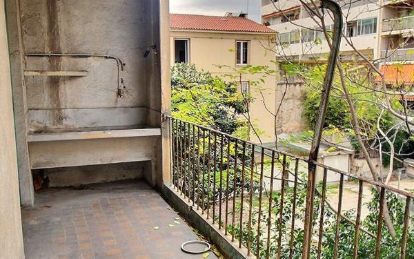 Appartement à louer    3 pièces • 86,36 m2 Marseille 6