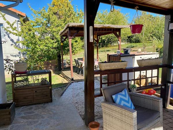 Maison sur sous-sol avec accès plein pied à deux pas du centre ville