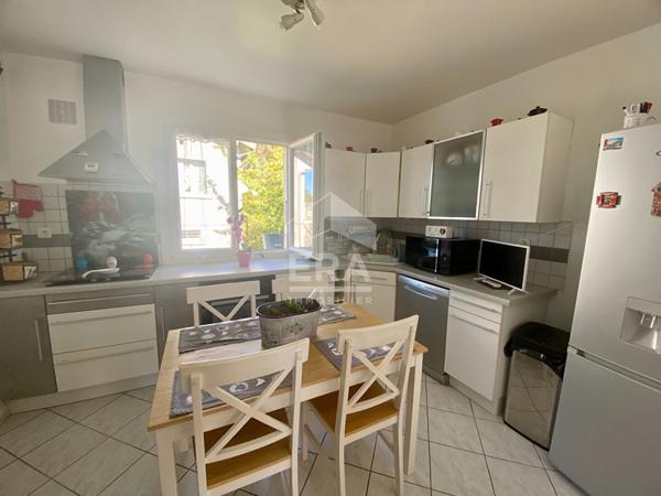 Maison sur sous-sol avec accès plein pied à deux pas du centre ville