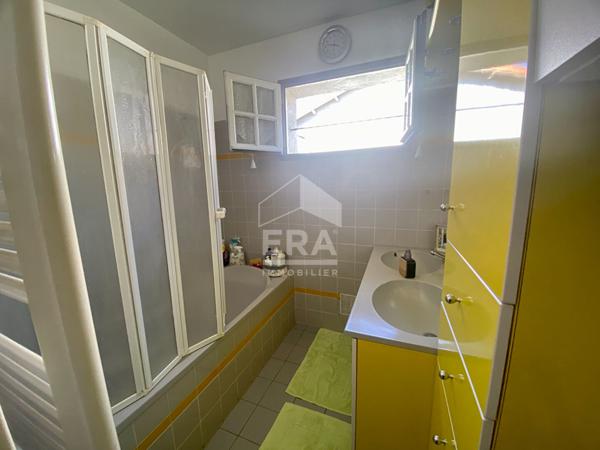 Maison sur sous-sol avec accès plein pied à deux pas du centre ville