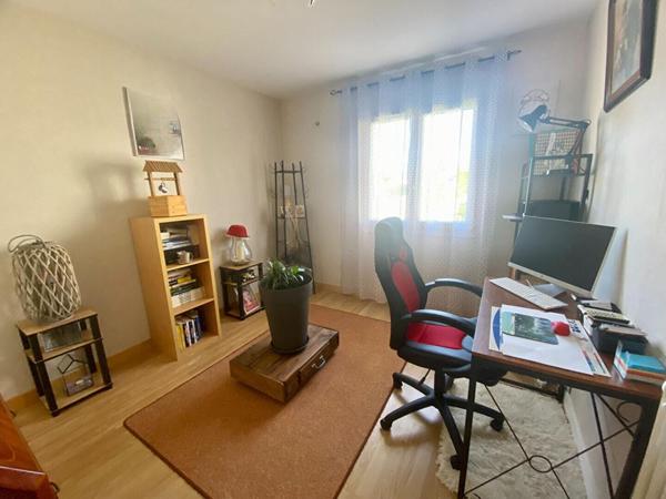 Maison sur sous-sol avec accès plein pied à deux pas du centre ville