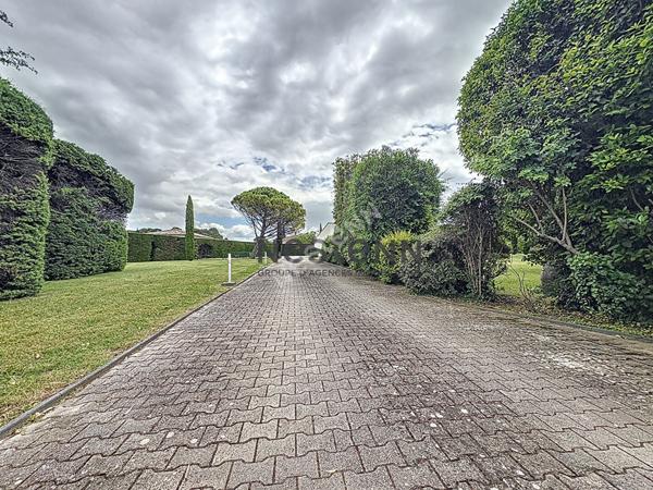 Maison Piolenc 8 pièce(s) d'environ 209m²