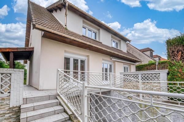 Maison parfaite pour une grande famille – 6 chambres, jardin et impasse