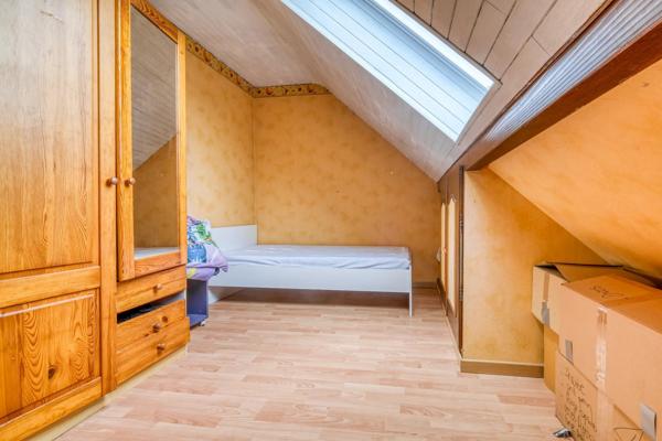 Maison parfaite pour une grande famille – 6 chambres, jardin et impasse