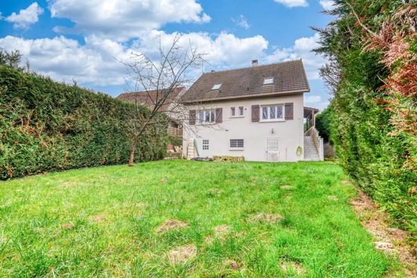 Maison parfaite pour une grande famille – 6 chambres, jardin et impasse