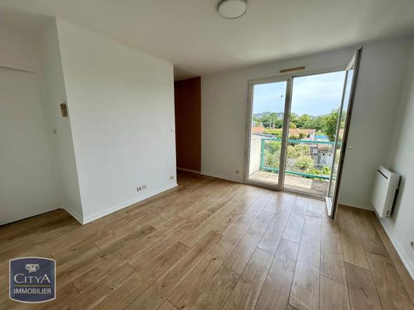 Appartement à louer 1 pièce 28.42m² Cholet (49300)