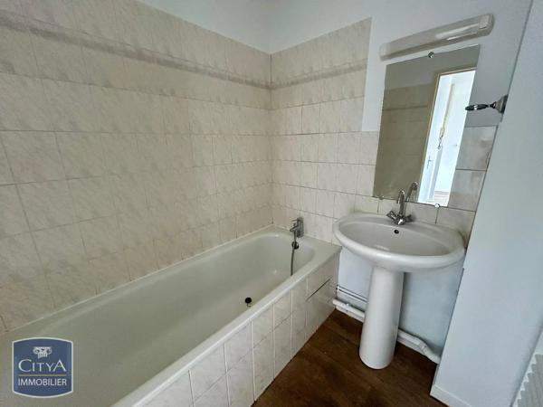 Appartement à louer 1 pièce 28.42m² Cholet (49300)