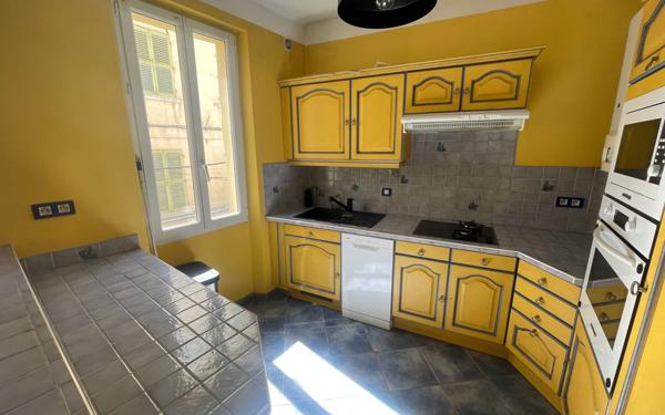 Immeuble à vendre    3 pièces • 147 m2 La Seyne-sur-Mer