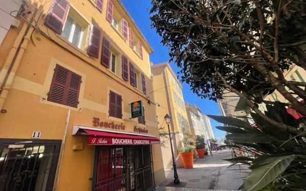 Immeuble à vendre    3 pièces • 147 m2 La Seyne-sur-Mer