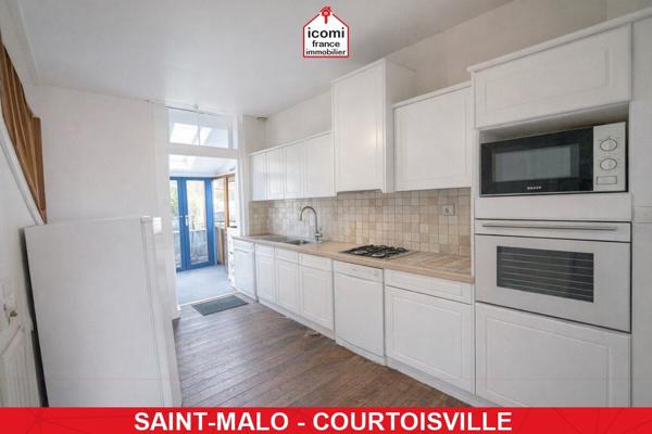 A VENDRE - MAISON - T7 - 5 CHAMBRES - IDEALEMENT SITUE - MAISON DE CARACTERE - BEAU POTENTIEL - DPE D - GARAGE.