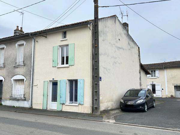 JOLI LOGEMENT 80 M² sur 3 niveaux, 2 CHAMBRES, GARAGE ET REMISE NON ATTENANTS