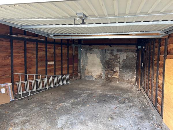 JOLI LOGEMENT 80 M² sur 3 niveaux, 2 CHAMBRES, GARAGE ET REMISE NON ATTENANTS