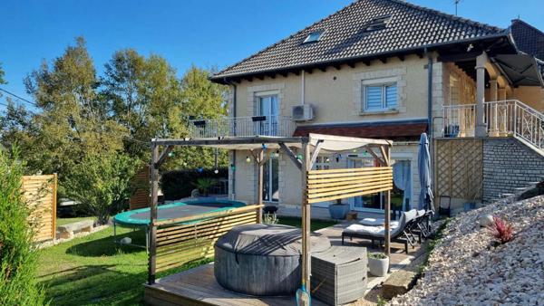 BRIVE - GRANDE MAISON COMPOSEE DE 2 LOGEMENTS