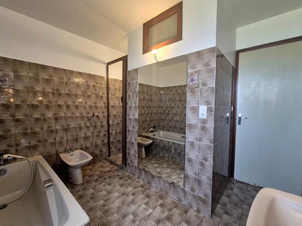 Plain-pied, jardin, garages, 4 chambres à LAPLUME (47)