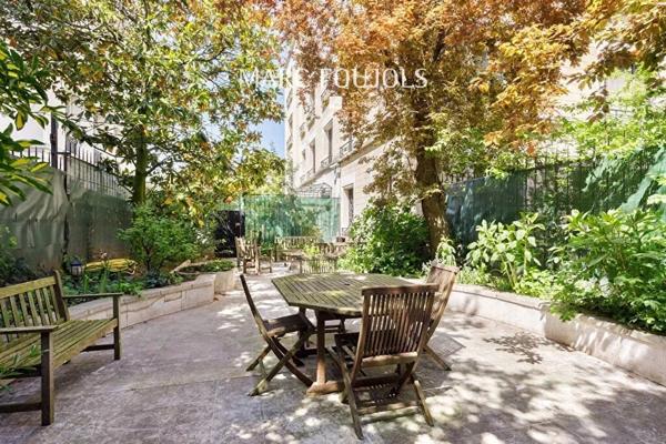 Appartement Paris 16ème, 6 pièces avec jardin. 238 m²