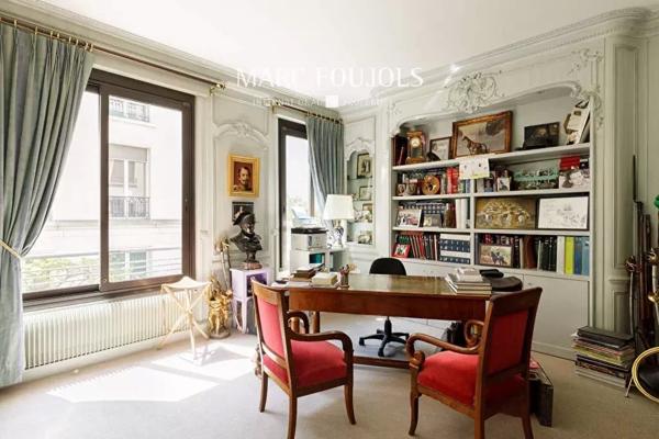 Appartement Paris 16ème, 6 pièces avec jardin. 238 m²