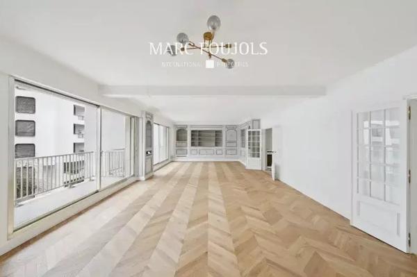 Paris XVI Porte Dauphine – appartement familial de 182 m² au 3ème étage avec balcons