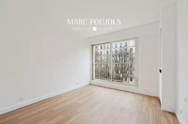 Paris XVI Porte Dauphine – appartement familial de 182 m² au 3ème étage avec balcons