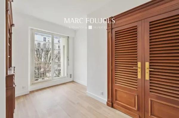 Paris XVI Porte Dauphine – appartement familial de 182 m² au 3ème étage avec balcons