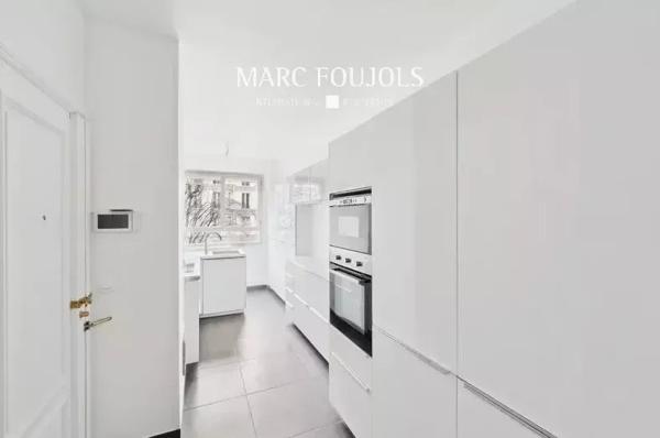 Paris XVI Porte Dauphine – appartement familial de 182 m² au 3ème étage avec balcons