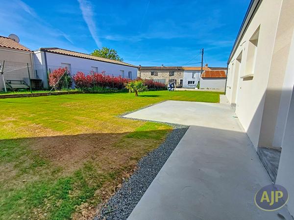 Maison à louer La Roche Sur Yon : 4 pièces, 83m² avec 3 chambre(s) à 1 115€ - AJP Immobilier La Roche-sur-Yon