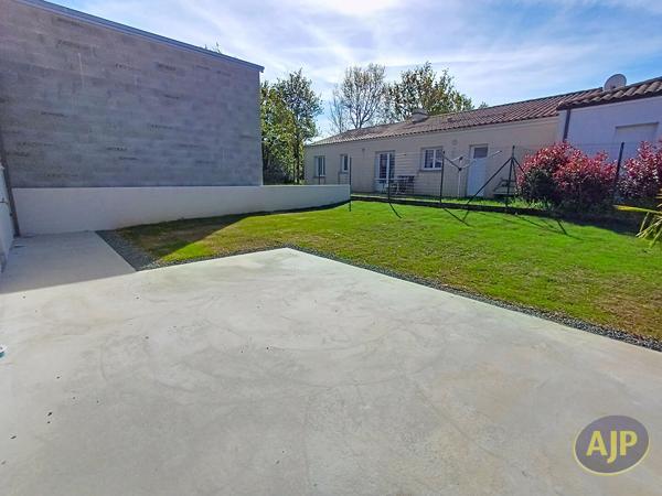 Maison à louer La Roche Sur Yon : 4 pièces, 83m² avec 3 chambre(s) à 1 115€ - AJP Immobilier La Roche-sur-Yon