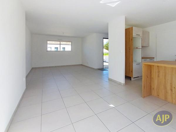 Maison à louer La Roche Sur Yon : 4 pièces, 83m² avec 3 chambre(s) à 1 115€ - AJP Immobilier La Roche-sur-Yon