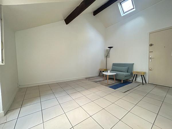 Appartement Montlhery 1 pièce - PLEIN CENTRE