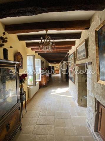 Belle propriété sur 1.34 ha, bordée par un ruisseau