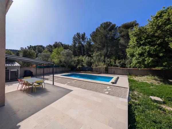 Roquefort-la-Bédoule (13830) Maison T5 avec garage, jardin et piscine