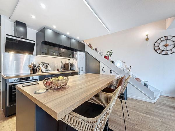 T3 duplex en dernier étage avec 3 terrasses et deux parkings - Appartement coup de coeur