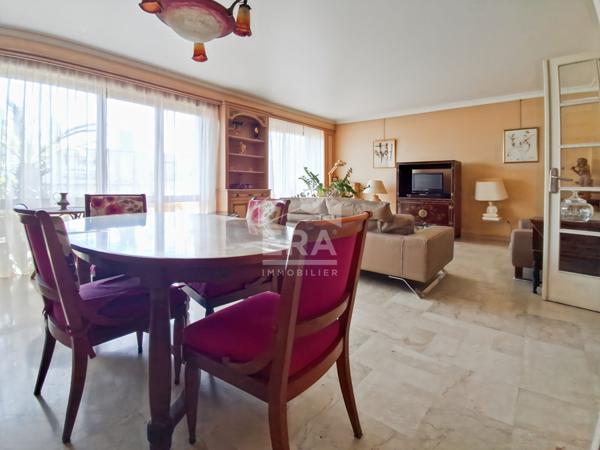 À vendre  T4 de 93,7m² avec balcon filant.