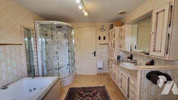 Maison et dépendances à Chouilly