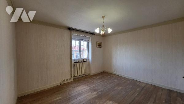 Maison et dépendances à Chouilly