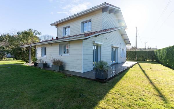 Maison à vendre    4 pièces •  Biscarrosse